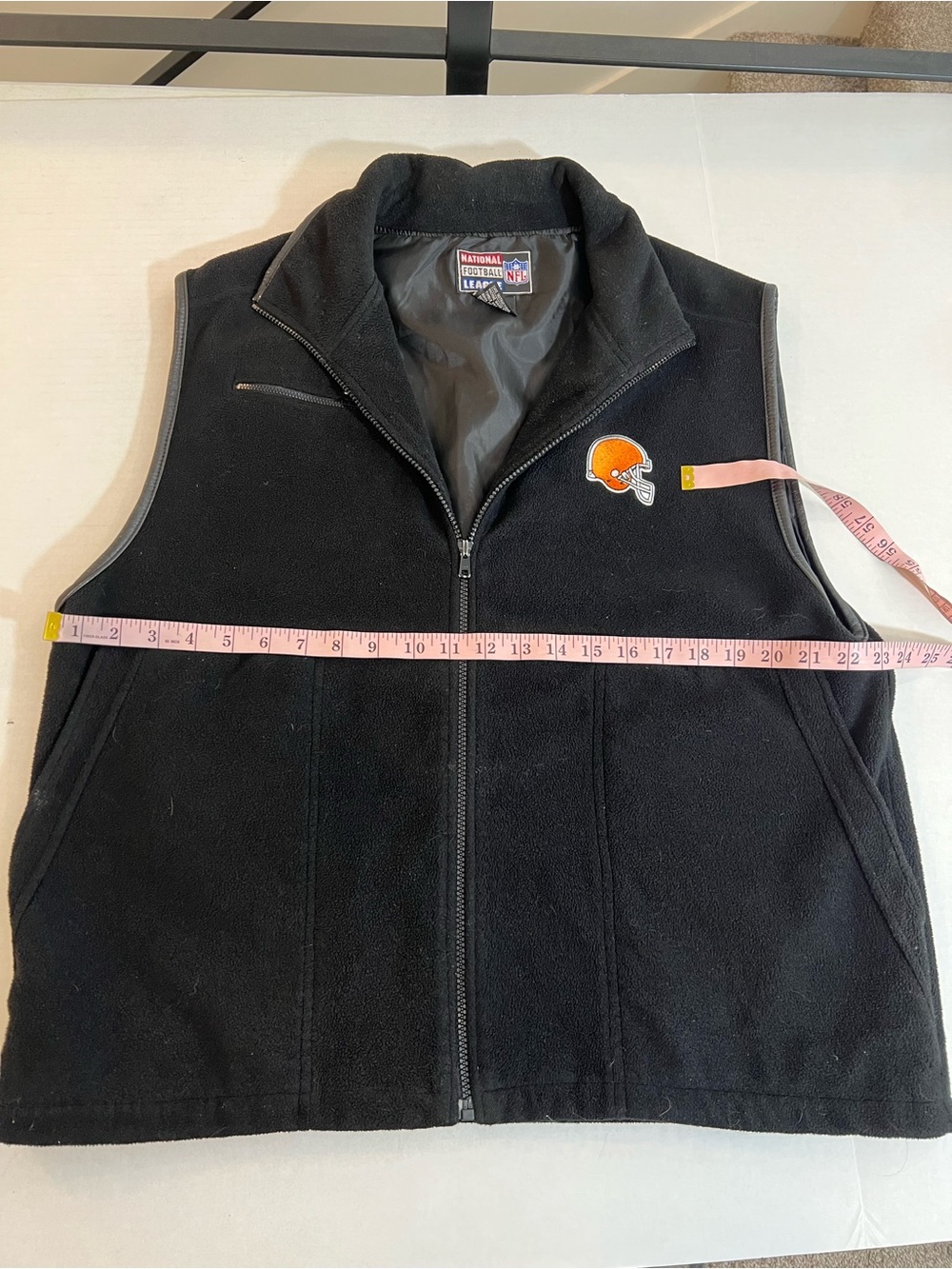 Vintage NFL branded Cleveland Browns vest | Size L - Picture 10 of 11